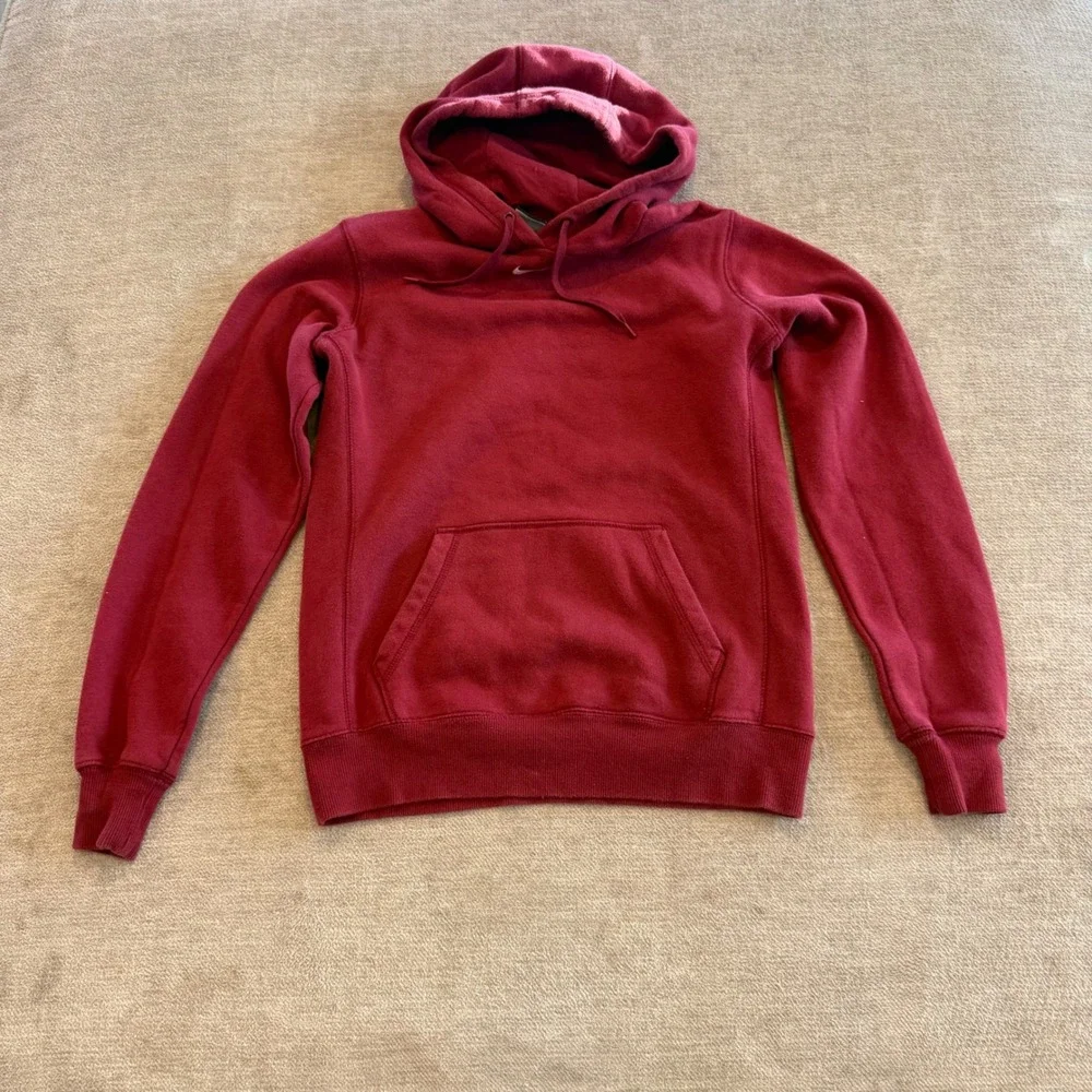 Nike Sportswear Club Fleece Pullover Hoodie‎ Red Burgundy Size Medium